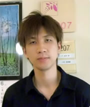 介護員　寺崎辰吾